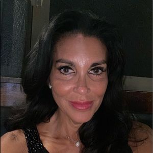 Meet your Posher, Gloria